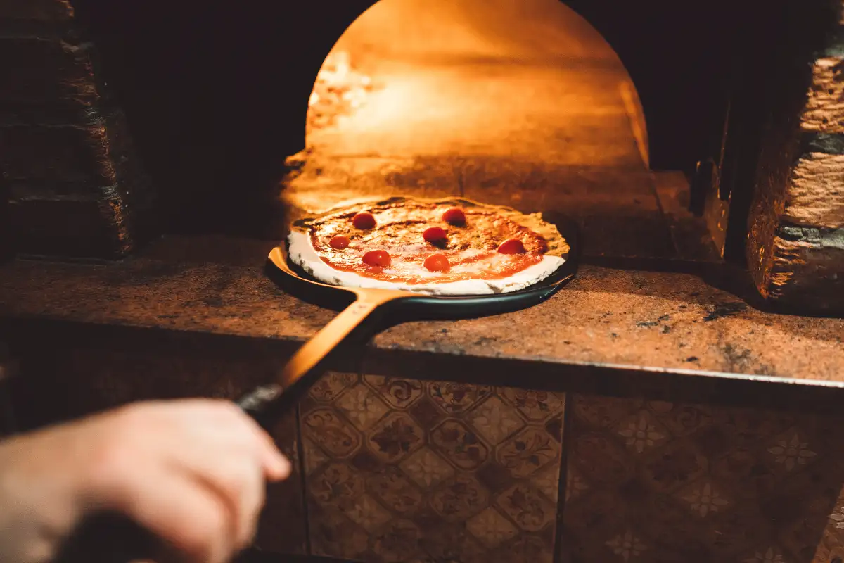 Pizza napoletana da asporto a Latina Centro: guida pratica con l’esempio di Magnammece Na’Pizza