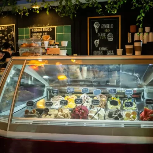 Guida pratica alla gelateria vicino alla metro Cavour a Roma: criteri di scelta e itinerario nel quartiere Monti