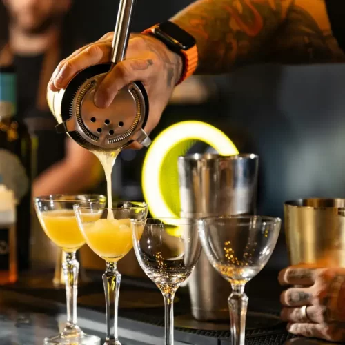 Cocktail bar a tema gaming a Cassola: guida pratica per pianificare serate senza intoppi