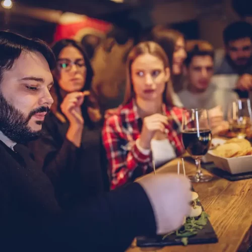 Bar con karaoke a Montirone: guida pratica per serate che fanno da ponte tra voci e persone