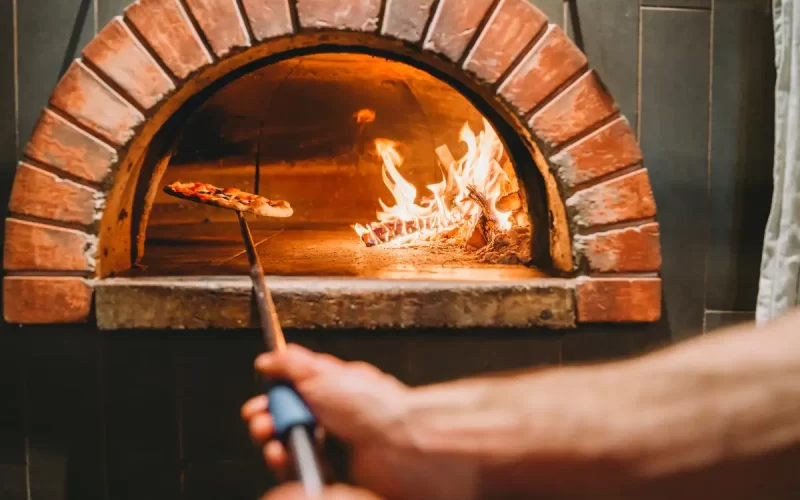 Pizzeria con terrazza nel centro di Manfredonia: guida pratica per vivere la Sweet Life