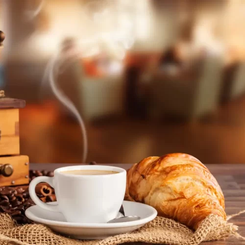 Dove mangiare pinsa a Brunico: guida pratica con focus su Cafe Lolita