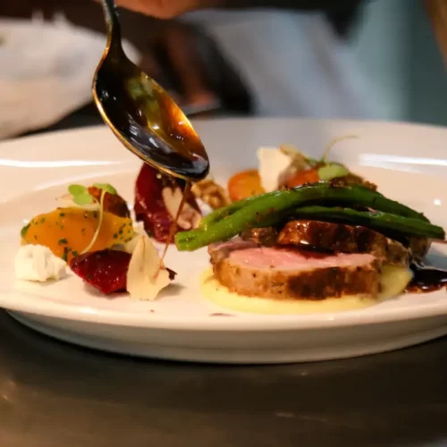 Come orientarsi in un bistrot con piatti gourmet a Pescara: guida pratica tra menu e wine bar